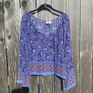 Slight Bell Sleeve Blouse Size Small